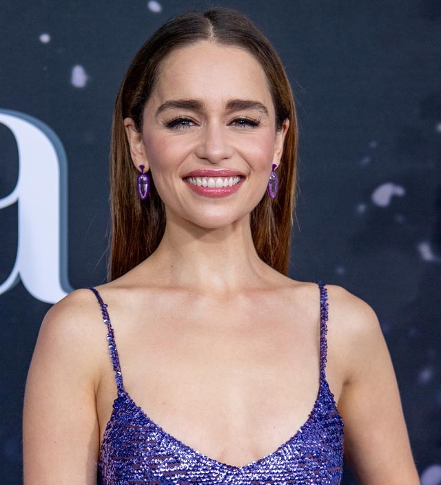 Emilia Clarke megmutatta, hogy ez a kabát idén is visszajön a divatba
