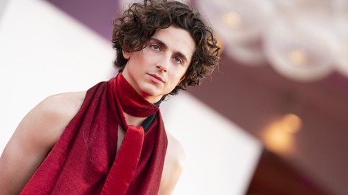 Timothée Chalamet megérkezett Velencébe, és az internet felrobbant a szexi szettjétől