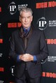 Az Írországban született Pierce Brosnan szomorú gyermekkort élt át: apja elhagyta a családot, amikor ő kétéves volt, anyja pedig két évvel később szintén elhagyta őt, hogy Angliában ápolónőnek tanuljon. A sztár érthető módon meglehetősen magányosnak nevezte ezeket az éveket egy későbbi interjúban. 