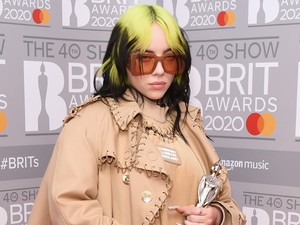 Billie Eilish csinos ewok macinak öltözött az újabb díjához