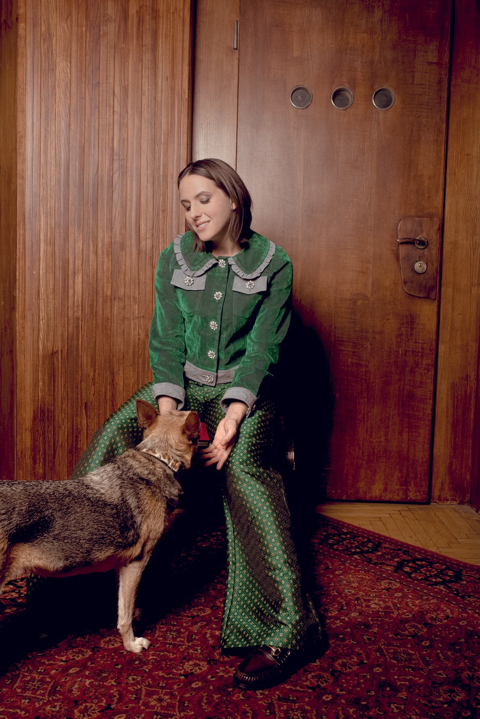 Eke Angéla karácsonykor is gondol négylábú barátaira | Dzseki és nadrág UTERQÜ, EMokaszin MASSIMO DUTTI