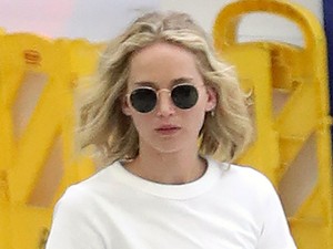 Ellenállhatatlanul csinos Jennifer Lawrence - kéz a kézben az új barátjával Párizsban