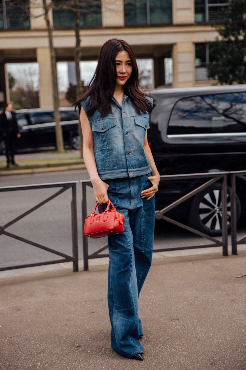 Bátran kombinált a farmert a farmerrel