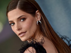Mini Twilight találkozó: Ashley Greene és Peter Facinelli összefutottak a vörös szőnyegen