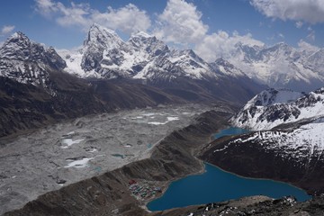 Kilátás az 5360 méter magas Gokyo-hegy csúcsáról