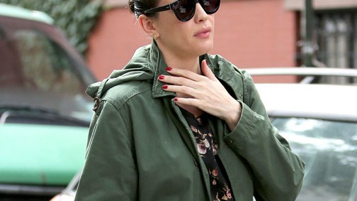 Liv Tyler már nem tudja tovább rejtegetni kerek hasát