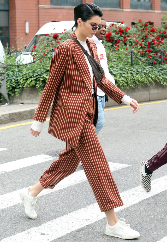 Kendall Jenner akár egy dandy