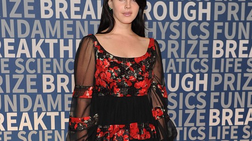 Micsoda szenzáció! Lana Del Rey a vörös szőnyegen