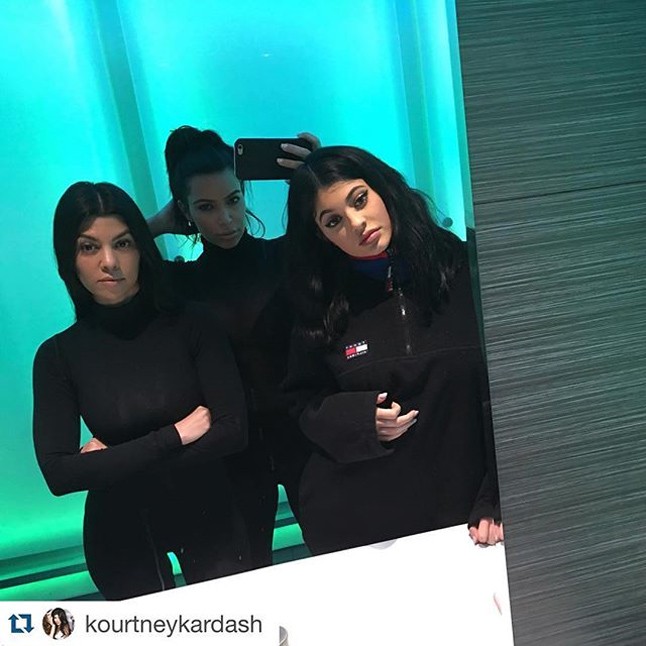 Húha, Mi történt Kim Kardashian arcával szülés után??