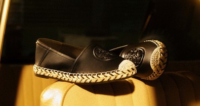 Espadrilles hölgyeknek nyárra 2025 – divatos modellek rövidnadrághoz és ruhához