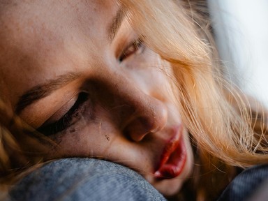 Pszichiáter osztotta meg azt az 5 jelet, amivel nem szabad viccelni, ha te is tapasztalod: mély depresszióban szenvedhetsz