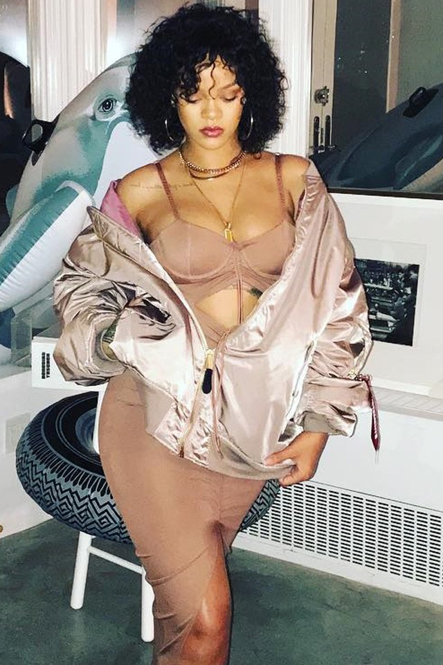 Nem fogod elhinni, mennyi pénzt keres Rihanna egy hónap alatt a Fenty Beauty-val!