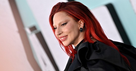 Még csak 26 éves, de már most ő felel Lady Gaga elképesztő színpadi megjelenéseiért