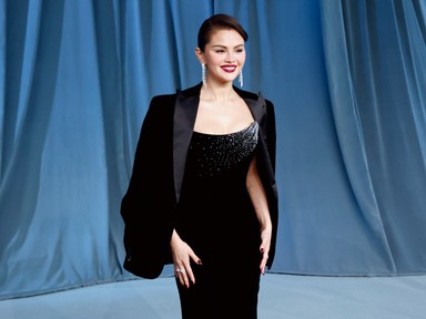 Selena Gomez meztelenruhája félelmetesen gyönyörű, valósággal ragyogott benne a világsztár