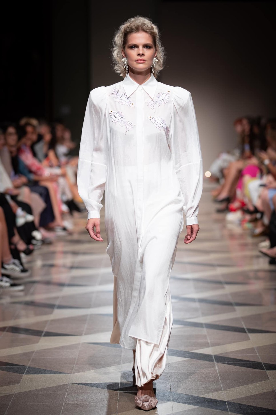 A BCEFW-n úsznak tovább Darja Donezz ukrán divattervező szimbolikus halai