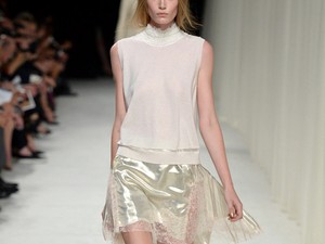 Meztelen feminista aktivisták zavarták meg a Nina Ricci bemutatót