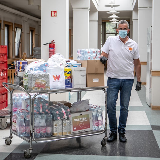 3000 segélycsomagot kapnak a Westendtől a frontvonalban dolgozók