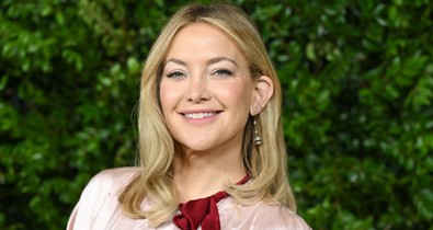 Kate Hudson meztelenruhában lépett a vörös szőnyegre, átlátszó darabban pózolt a fotósok előtt