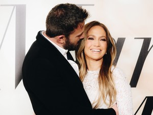 Mentőt hívtak Ben Affleck otthona elé a pár második esküvője előtt