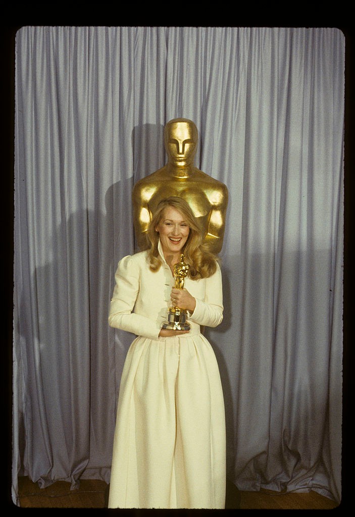 Meryl Streep első Oscar-díjával a kezében, az 52. Academy Awards díjátadón, 1980-ban.