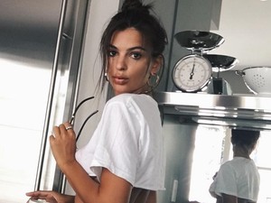 Emily Ratajkowski hasán annyi az izom, mint égen a csillag!
