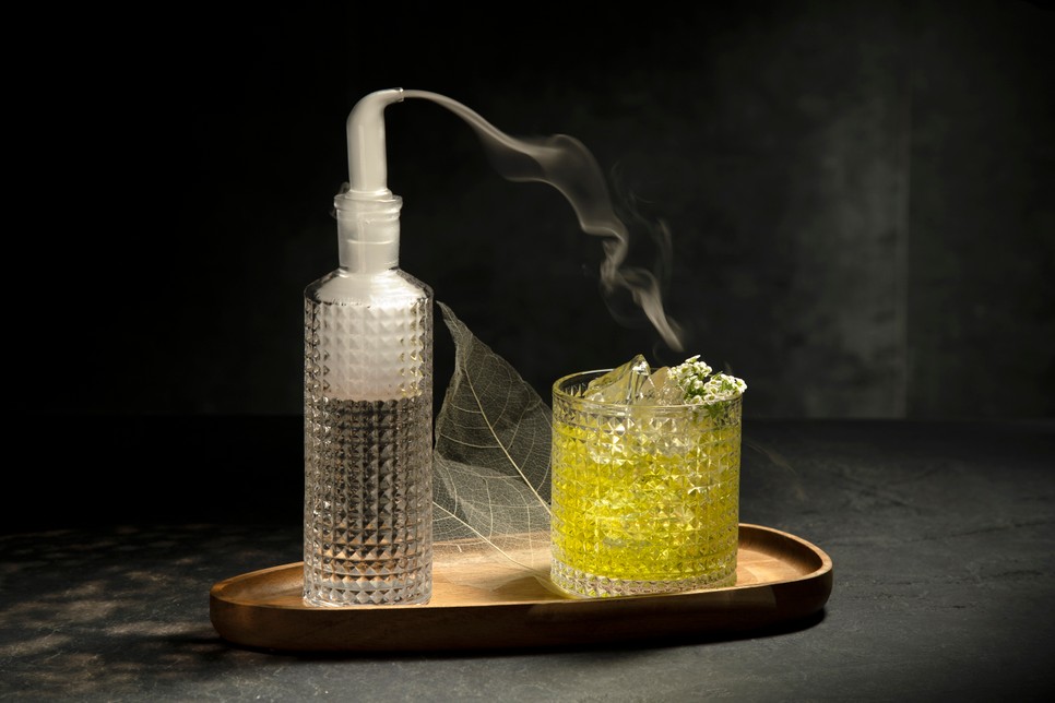 Zen Garden koktél: Tanqueray, Mandula, Zöld Tea, Parfüm 