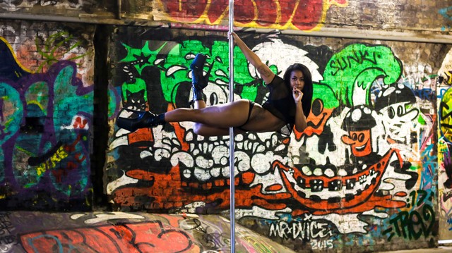 Sztriptíztáncosok testközelből, másként - exkluzív interjú egy különleges fotóssal egy különleges világról