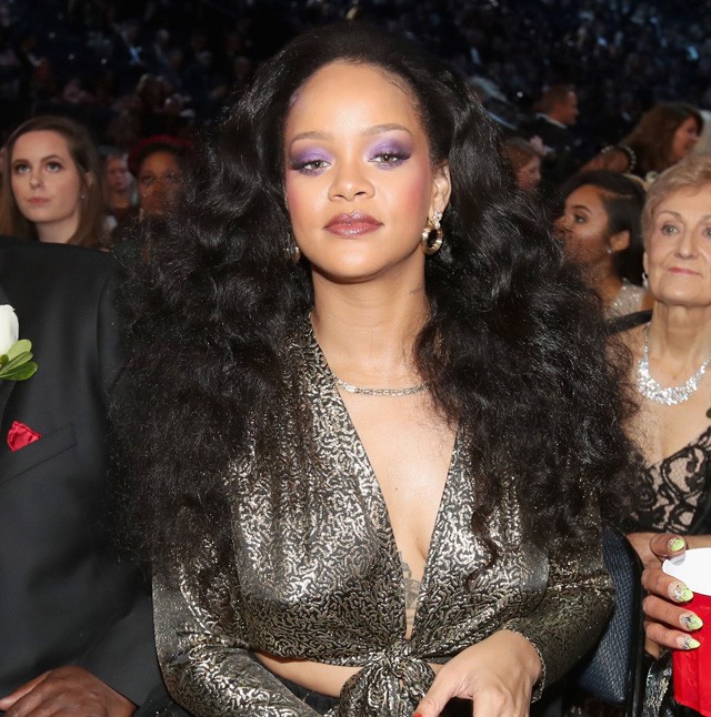 30 év: 30 eszméletlen frizura Rihannától!