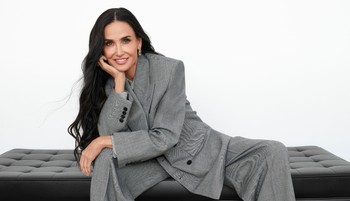 „Minden életszakaszban megérdemeljük a ragyogást” - Demi Moore fontos üzenettel csatlakozott a Lancôme csapatához