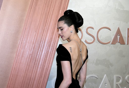 6 kísértetiesen szép rejtett utalás, amit nem biztos, hogy észrevettél az Oscar-gála vörös szőnyegén