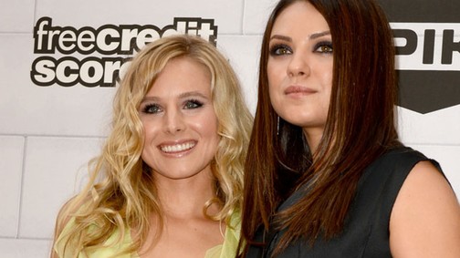 Mila Kunis és Kristen Bell is itat alkoholt a gyerekével!