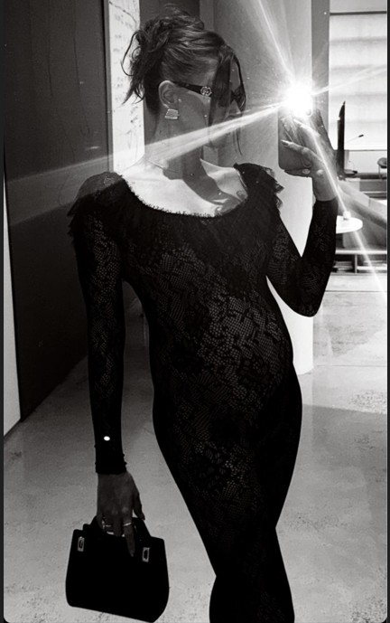 Hailey Bieber szerint a meztelenruha várandósan is viselhető