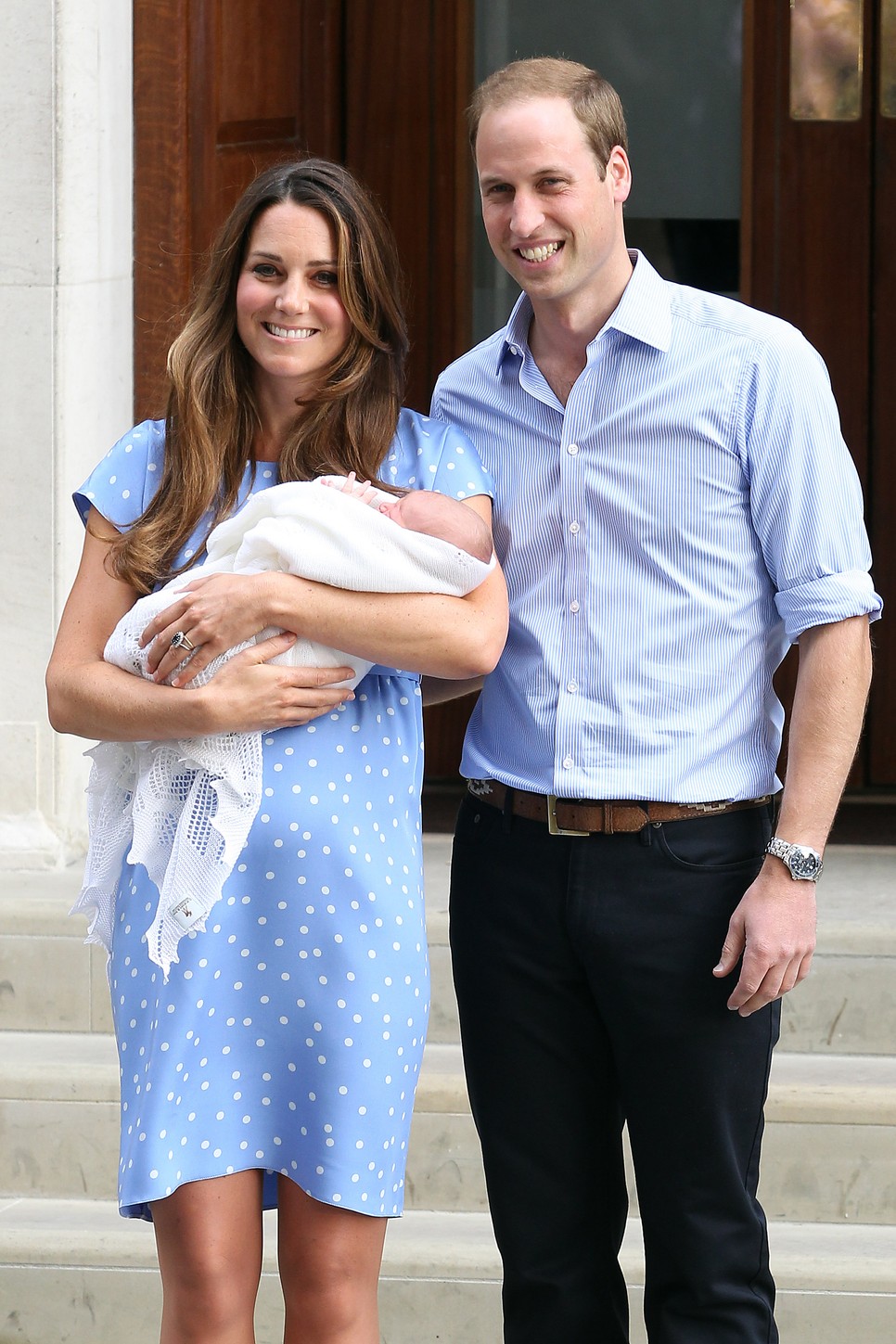 Nem volt véletlen Katalin hercegné kék alapon fehér pöttyös ruhája, amivel Diana hercegné emléke előtt tisztelgett