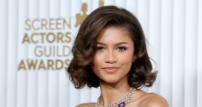 Zendaya szó szerint virágba borult a vörös szőnyegen