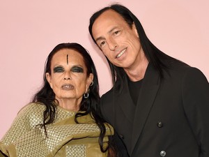 Párizsig kell utazni, hogy a világhírű divattervező, Rick Owens lepisiljen