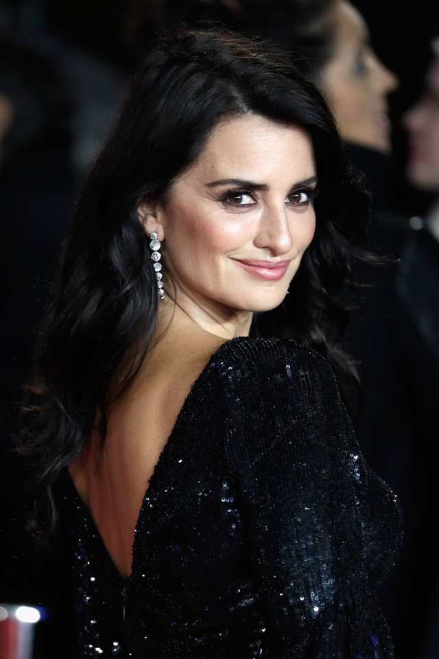Penelope Cruz az éjszaka királynője ebben az estélyiben
