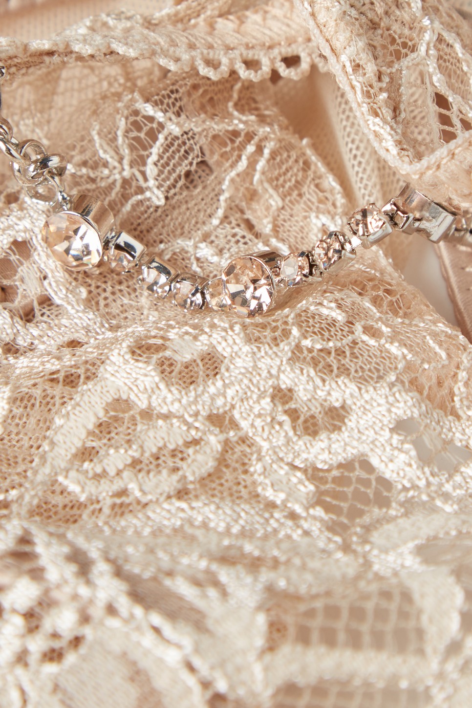 JLo Intimissimi kollekcióját a finom részletek, a kézművesség teszik igazán különlegessé