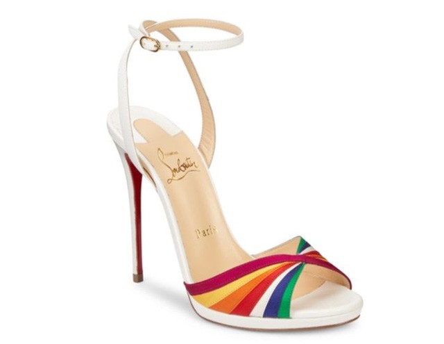 Emilia Clarke Louboutin szandálja