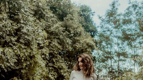 Tudatosan lassul - Ugron Zsolna interjút olvashatsz az októberi GLAMOUR magazinban