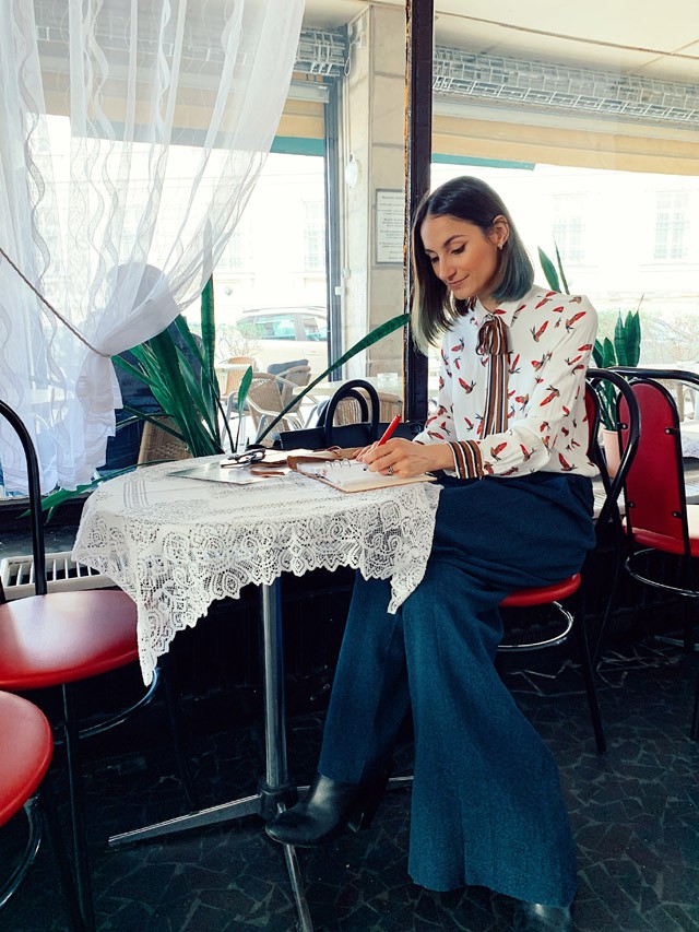 Ezen a héten egy környezettudatos gardróbba lesünk be: vintage és a second hand daraboké főszerep