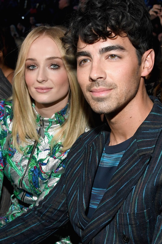 Sophie Turner és Joe Jonas közös tetoválást csináltatott kutyusuk emlékére