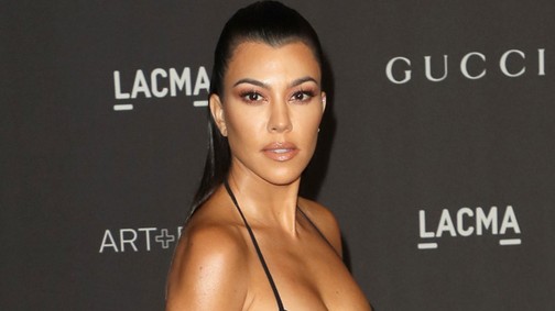 Szakítottak, de Kourtney Kardashian most egy ágyban fekszik az exével