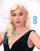 Lady Gaga Londonban, az EE British Academy Film díjátadóján még hosszú loknikkal