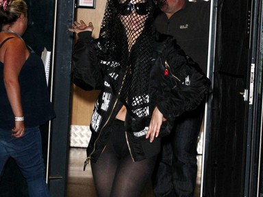 Lady Gaga most a sportos fekete özvegyet játssza