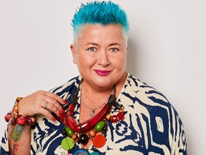 „Sosem akartunk szexik lenni – csak önmagunkat adni” – Falusi Mariann szabadságról, túlélésről és zenéről