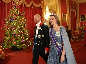 Megérkezett Katalin hercegné és Vilmos herceg karácsonyi képeslapja, a családi fotójuk minden képzeletet felülmúl