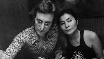 Öt gyilkos lövéssel ért véget 45 évvel ezelőtt John Lennon és Yoko Ono szerelme 