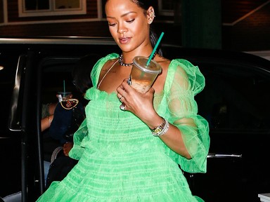 Zöld tütü, de tényleg! Ezt viselte Rihanna az utcán