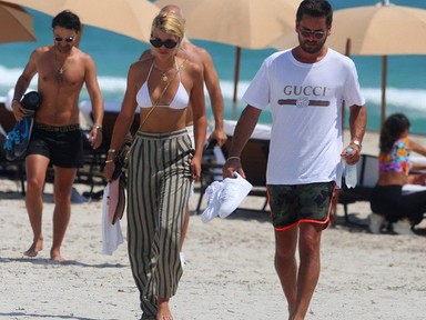 Végre! Elcsattant Scott Disick és Sofia Richie első nyilvános csókja!