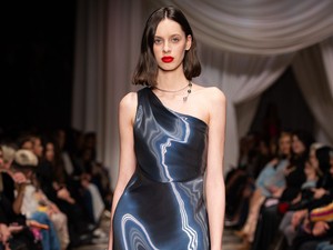 „Egy decensebb estélyi is lehet szexi és modern” - Merő Péter új kollekciója felér egy kortárs üzenettel 